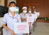 Ảnh: Cán bộ y tế Bệnh viện Phụ sản TP Cần Thơ lan tỏa thông điệp: “CHÚNG TÔI ĐI LÀM VÌ BẠN, XIN BẠN Ở NHÀ VÌ CHÚNG TA”. Ảnh: Bệnh viện Phụ sản TP Cần Thơ.