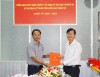 Đồng chí Nguyễn Văn Sử, Bí thư Đảng ủy Khối cơ quan dân chính Đảng trao Quyết định cho đồng chí Huỳnh Minh Trúc giữ chức Bí thư Đảng ủy Trung tâm Kiểm soát bệnh tật nhiệm kỳ 2020 - 2025.