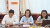 Các thành viên đoàn giám sát làm việc tại CDC Cần Thơ.