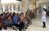 BS.CKI. Trần Thị Thu Hồng, Trưởng khoa Sức khỏe sinh sản, CDC Cần Thơ truyền thông về chăm sóc sức khỏe sinh sản cho các chị em phụ nữ tại buổi khám