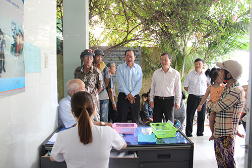 Đoàn công tác của Sở Y tế, Trung tâm Kiểm soát bệnh tật thành phố giám sát Chiến dịch tiêm bổ sung vắc xin sởi - rubella năm 2019 tổ chức tại các trạm Y tế