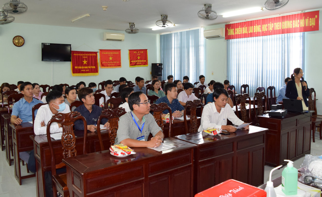 tap huan lay mau xet nghiem ncov 0003 cdccantho