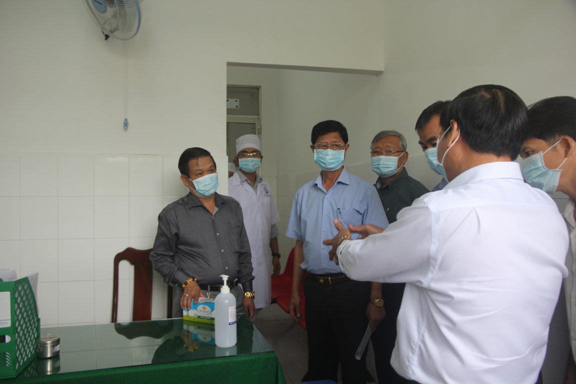 Lãnh đạo Sở Y tế và các đơn vị Trung tâm Y tế, Bệnh viện Đa khoa quận/huyện tham quan hệ thống khu vực cách ly một chiều tại Bệnh viện Đa khoa quận Ô Môn
