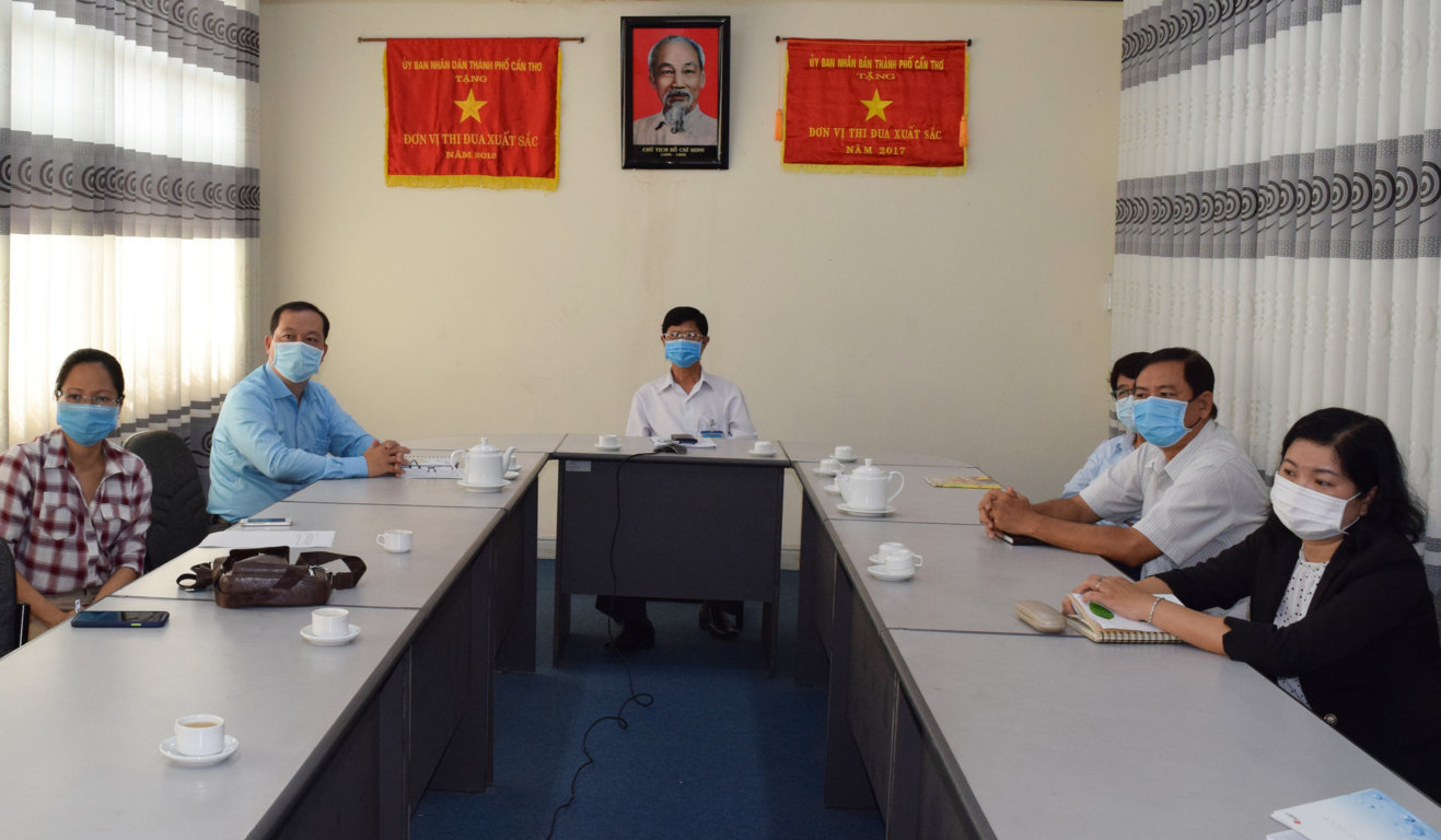 BS.CKI Huỳnh Văn Nhanh, Phó Giám đốc Sở Y tế chủ trì hội nghị tại điểm cầu Sở Y tế TP Cần Thơ.