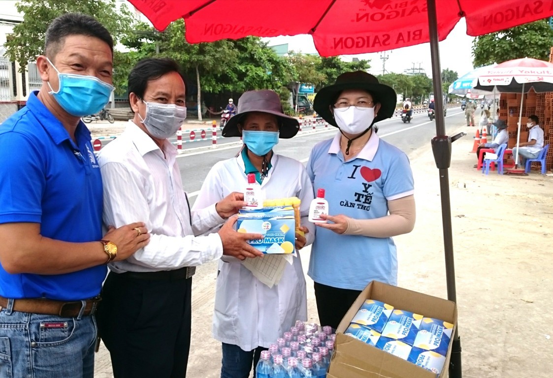 duoc hau giang trao qua 4