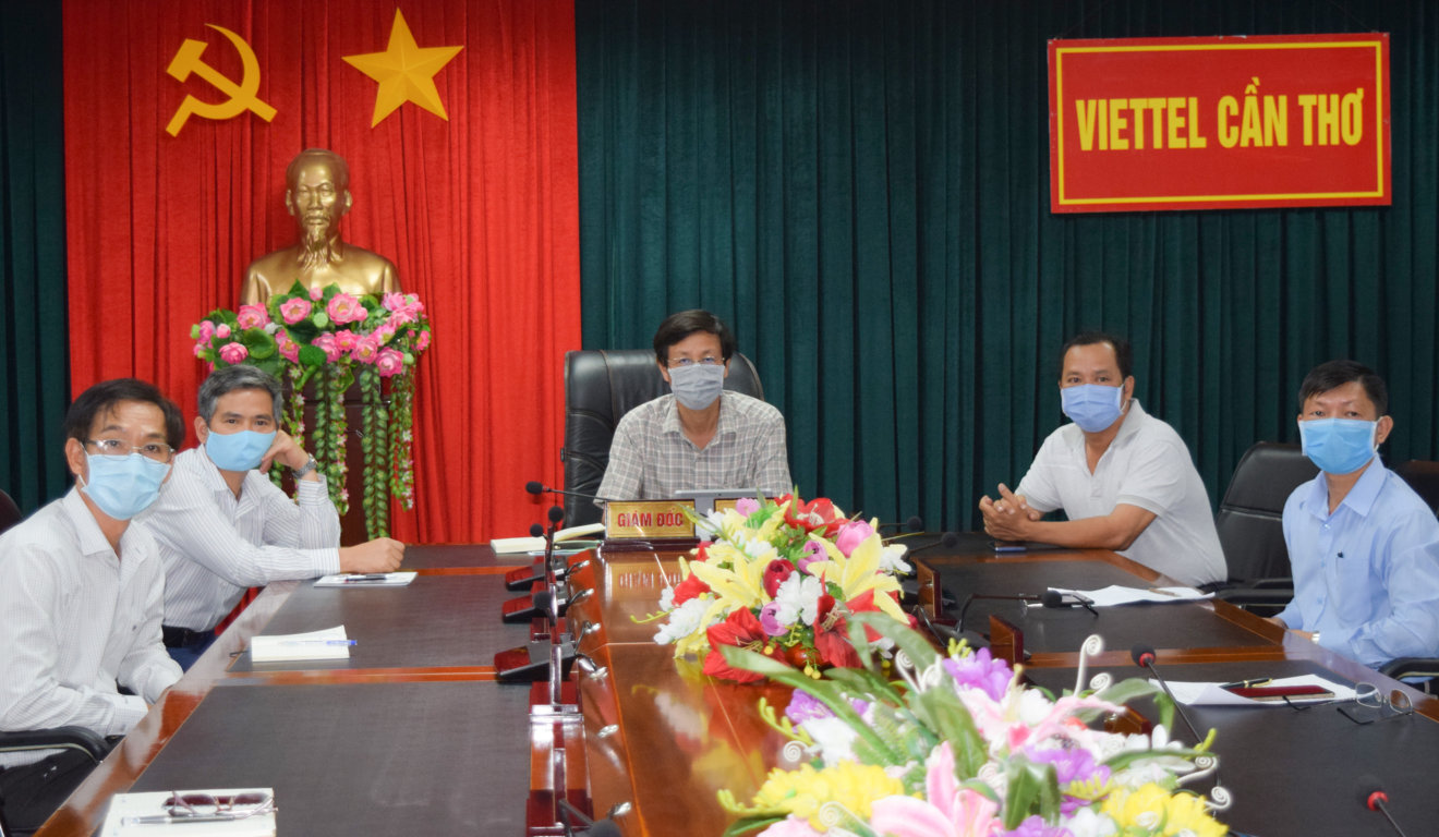 BS.CKII Cao Minh Chu, Giám đốc Sở Y tế chủ trì tại điểm cầu TP Cần Thơ.
