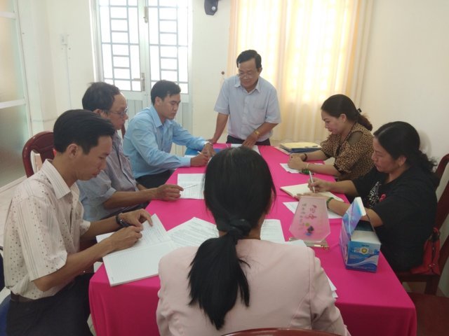 Trung tâm Y tế huyện Cờ Đỏ kiểm tra giám sát việc thực hiện các quy định về phòng, chống dịch COVID-19 tại các trường học trên địa bàn huyện.