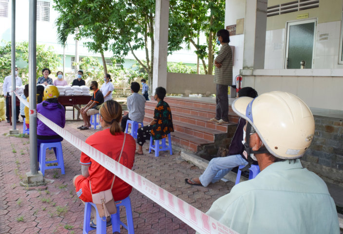 TANG QUA BENH NHAN AIDS 0003 (cdccantho vn)