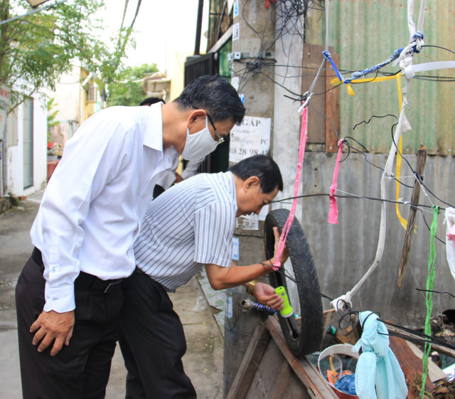 lanh dao syt kiem tra sxh 2 (cdccantho vn)