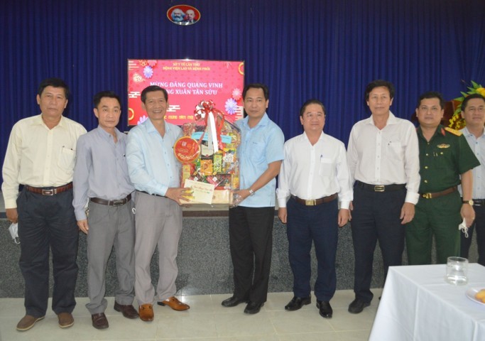 thanh uy tet 2