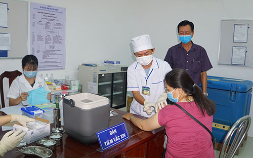 tiem vac xin binh thuy