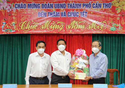 lanh dao chuc tet 11