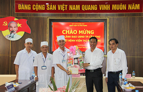 lanh dao chuc tet 12
