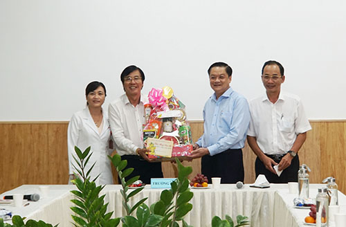 lanh dao chuc tet 4