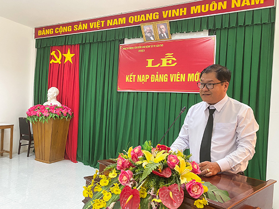 Đồng chí Trần Trường Chinh, Phó Bí thư Đảng ủy Trung tâm Kiểm soát bệnh tật phát biểu chỉ đạo.