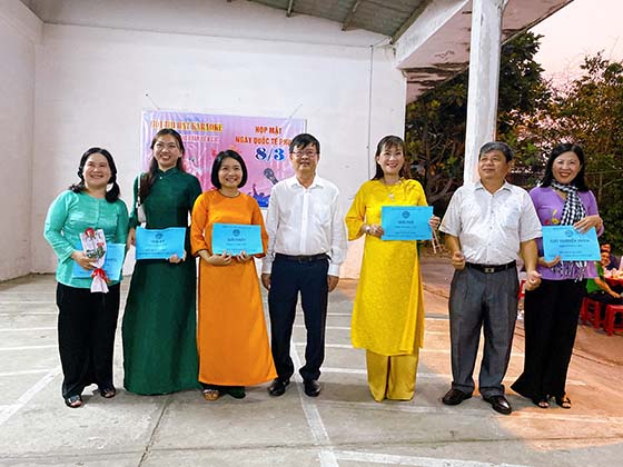 HOI NGHI VIEN CHUC 6