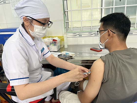 GARDASIL 9 (vắc xin tái tổ hợp, hấp thụ phòng 9 týp vi rút HPV ở người), chỉ định mở rộng đối tượng tiêm cho cả nam và nữ từ 9 - 45 tuổi