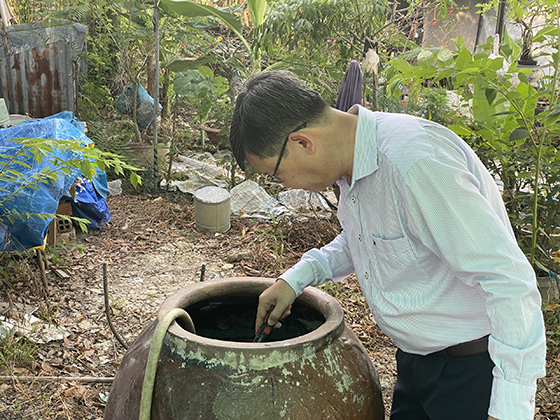Tăng cường kiểm tra, giám sát chỉ số lăng quăng và công tác phòng chống sốt xuất huyết tại các địa bàn trọng điểm về sốt xuất huyết.