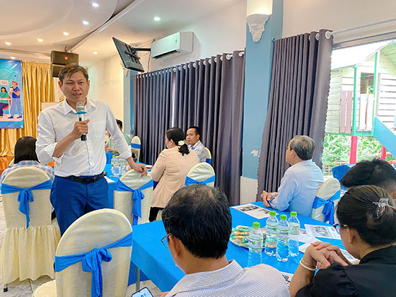 Ông Dáp Thanh Giang, Trưởng khoa Phòng, chống HIV/AIDS, CDC Cần Thơ phát biểu tại họp mặt về chủ đề “Môi trường y tế thân thiện, đáp ứng nhu cầu và bền vững”.