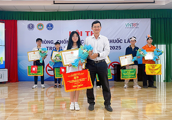 Đội trường Tiểu học, THCS và THPT Quốc tế Hoà Bình đạt giải nhất Hội thi Phòng chống tác hại của thuốc lá trong trường học cụm 3.