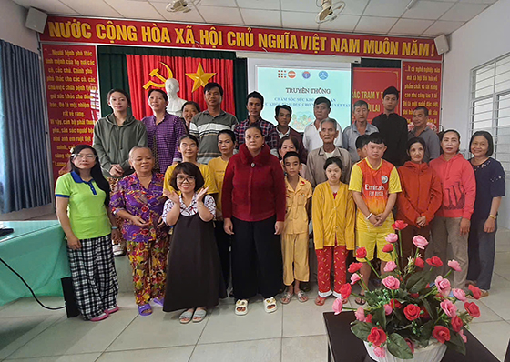 Hội NKT thành phố và CLB Người điếc truyền thông cho NKT