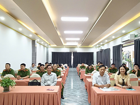 TAP HUAN CONG AN THUOC LA 04