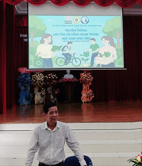 Ông Trường Quốc Chiến, Trưởng khoa Truyền thông GDSK, CDC Cần Thơ về tác hại của thuốc lá đến sức khỏe, môi trường.