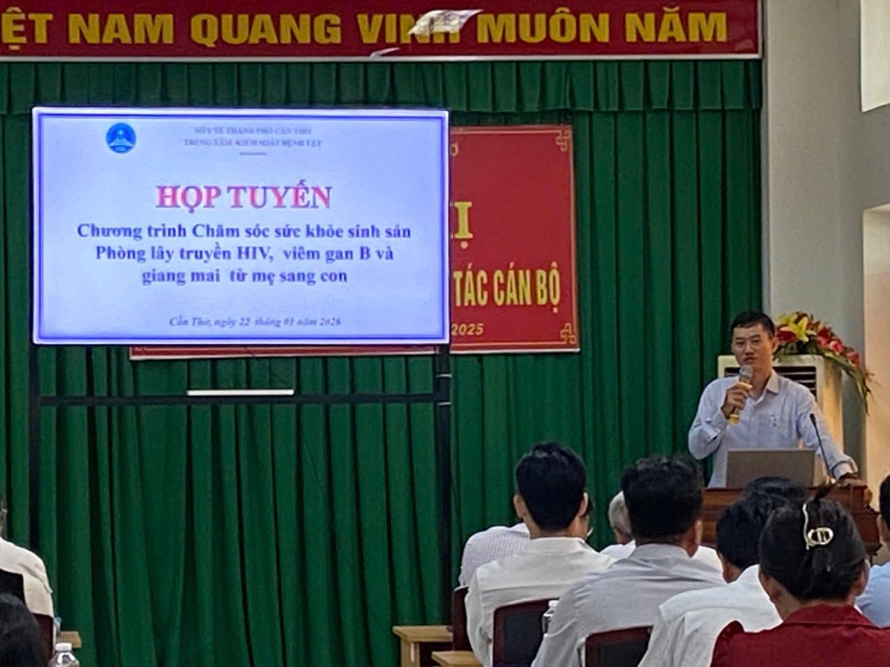 Hội nghị giao ban 1 BS Hà Tấn Vinh Phó Giám đốc Trung tâm Kiểm soát bệnh tật phát biểu chỉ đạo