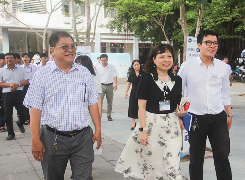 11 giam sat truong hoc 2